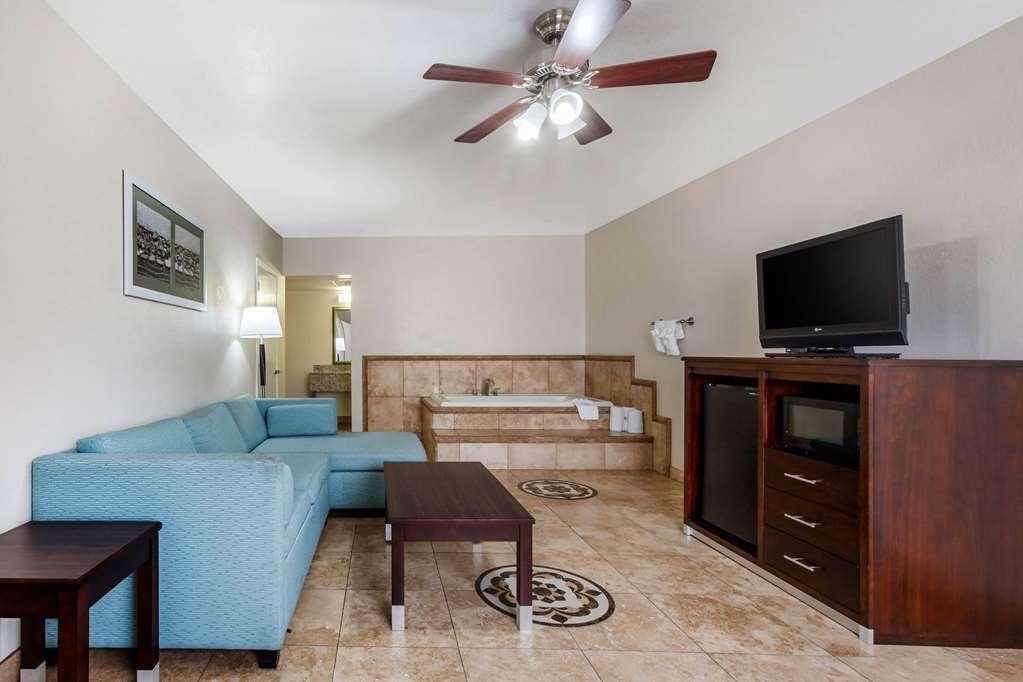 Quality Inn & Suites Near Downtown Mesa Quarto foto