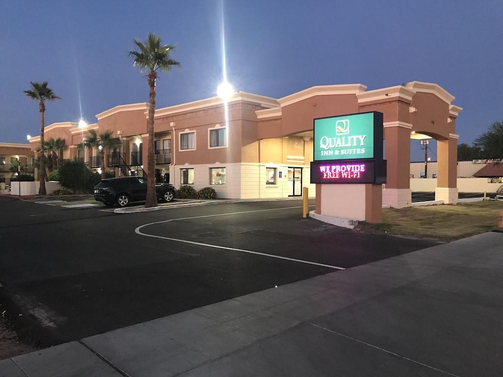 Quality Inn & Suites Near Downtown Mesa Exterior foto