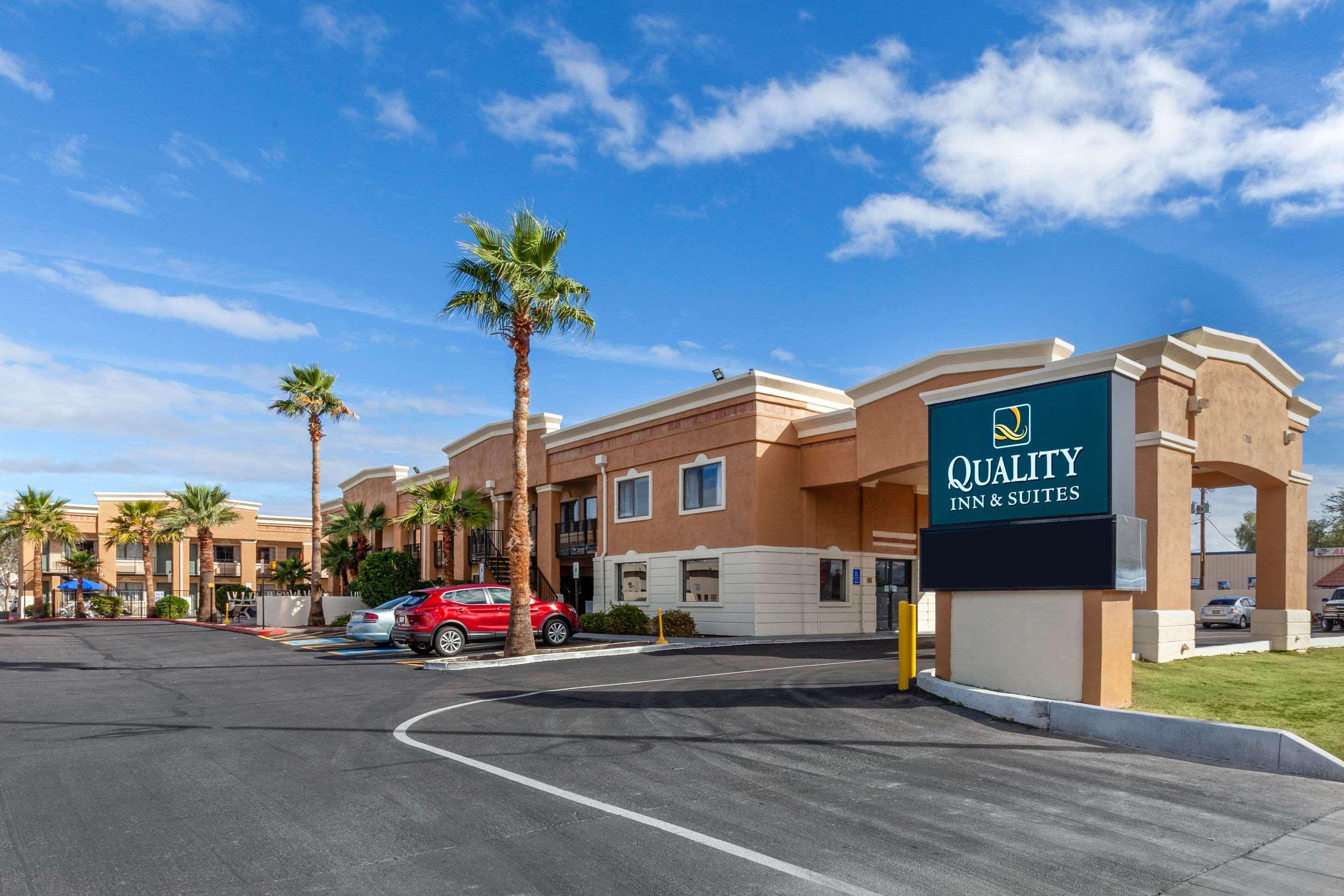 Quality Inn & Suites Near Downtown Mesa Exterior foto