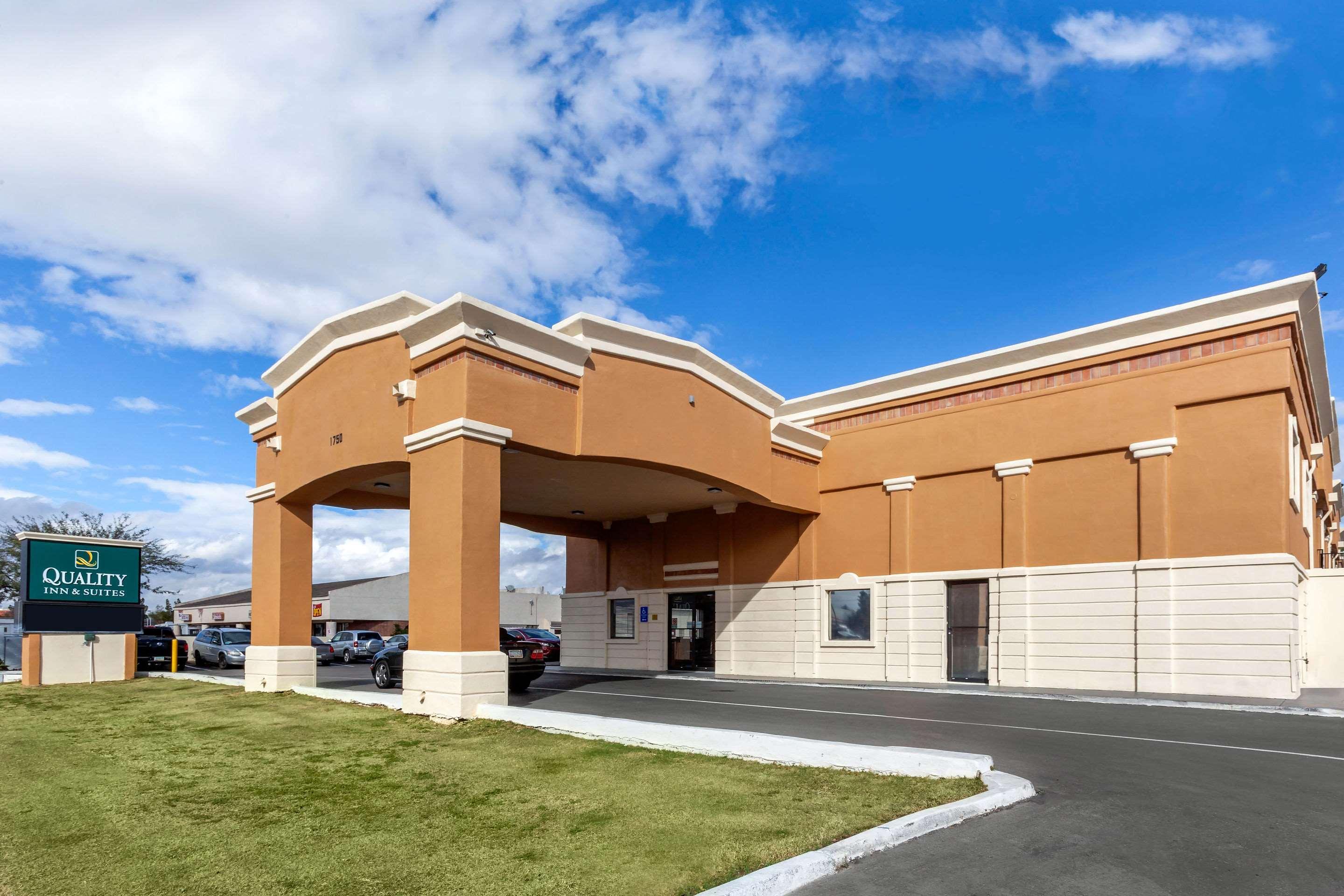 Quality Inn & Suites Near Downtown Mesa Exterior foto